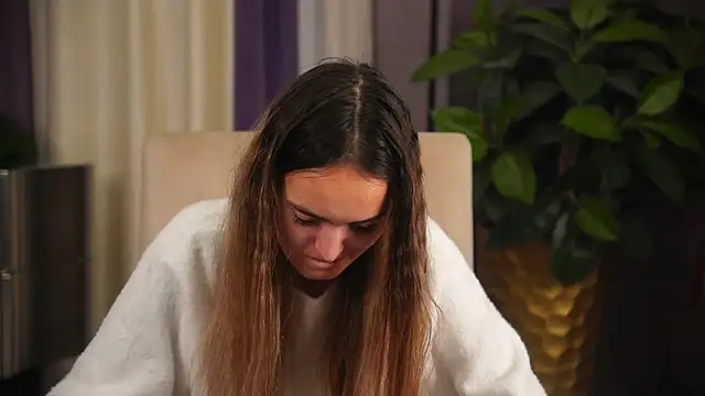 ReathaRagone online show from December 16, 2025, 4:17 am