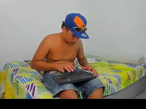 Snapshot of Yeusueue chatting on December 14, 2025, 10:36 pm Yeusueue online show from December 14, 2025, 10:36 pm