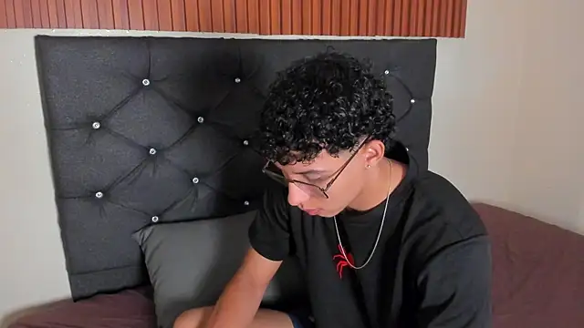 Antoniio miller online show from December 21, 2025, 1:07 pm