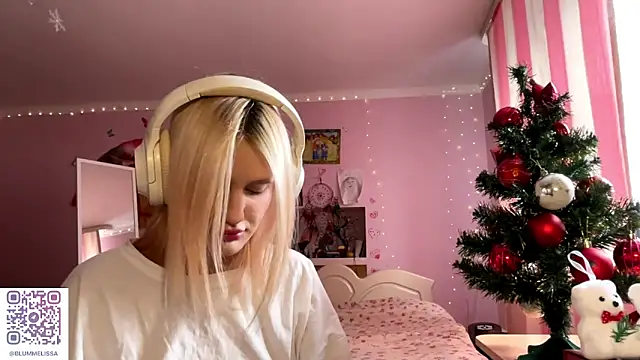 MelisaBloomy online show from December 15, 2025, 9:46 am