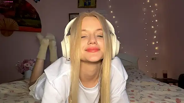 MelisaBloomy online show from February 4, 2026, 2:34 pm