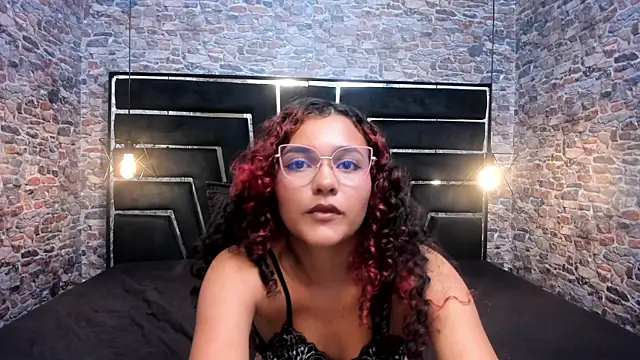 SWEETSOFIIA  online show from December 19, 2025, 7:21 pm