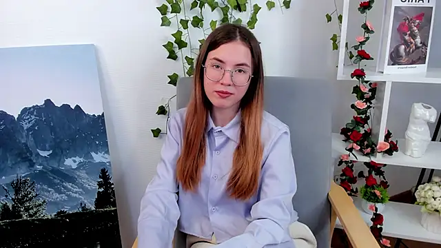 HalleyKeer online show from December 15, 2025, 5:55 am