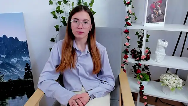 HalleyKeer online show from December 16, 2025, 5:45 am