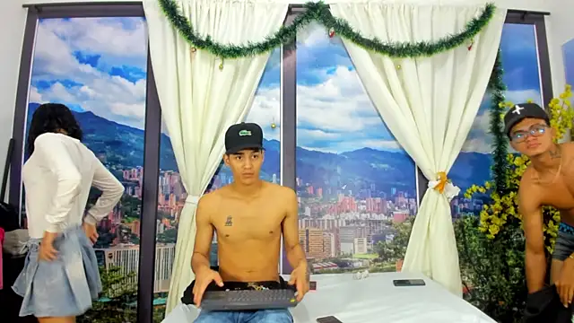 CandyAndMattew online show from December 17, 2025, 12:33 pm