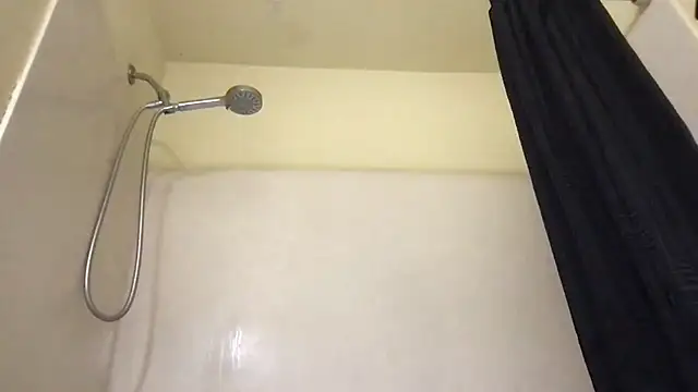 Snapshot of succubussy666 chatting on December 18, 2025, 2:39 am succubussy666 online show from December 18, 2025, 2:39 am