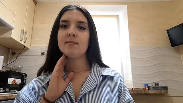 GeorgeannaHalsted online show from December 15, 2025, 11:03 am