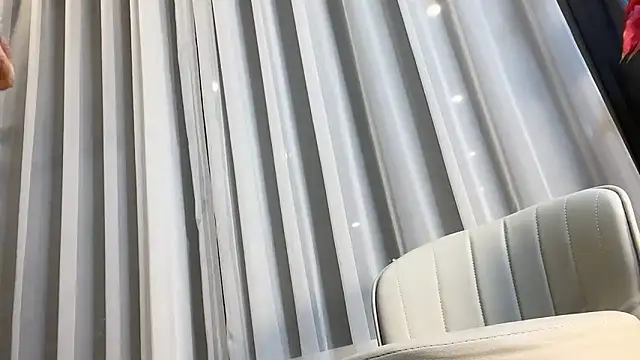 Snapshot of J-Jasmin chatting on December 17, 2025, 4:35 pm J-Jasmin online show from December 17, 2025, 4:35 pm