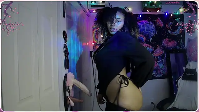 HonneyBunnyXO online show from June 12, 2026, 9:14 pm