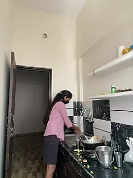 Snapshot of Pooja_Love143 chatting on April 6, 2026, 5:41 am Pooja Love143 online show from April 6, 2026, 5:41 am