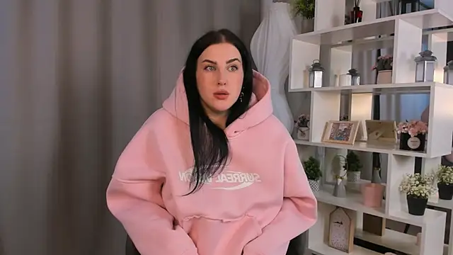 EvonVang online show from December 15, 2025, 1:48 pm