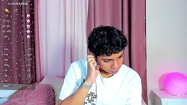 Snapshot of cherry_blossom77 chatting on January 18, 2026, 1:37 pm cherry blossom77 online show from January 18, 2026, 1:37 pm