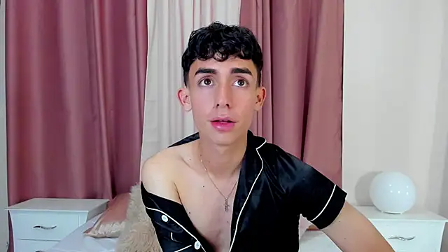 Snapshot of starboyy_77 chatting on December 18, 2025, 12:33 pm starboyy 77 online show from December 18, 2025, 12:33 pm