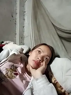 Snapshot of Andrea-688 chatting on February 11, 2026, 10:15 pm Andrea-688 online show from February 11, 2026, 10:15 pm