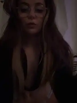 sugxrfox online show from December 17, 2025, 6:08 am