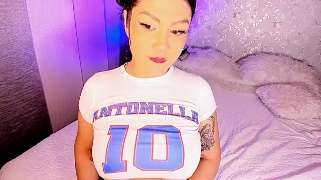 Snapshot of AntonellaFerrerr_1 chatting on June 6, 2026, 2:27 am AntonellaFerrerr 1 online show from June 6, 2026, 2:27 am