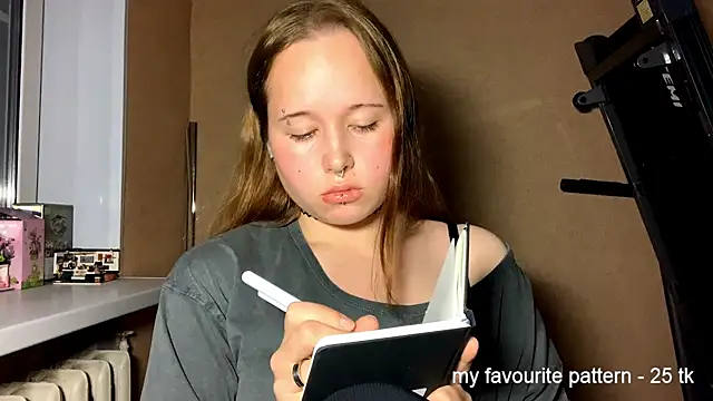 RollDols online show from December 19, 2025, 6:42 am