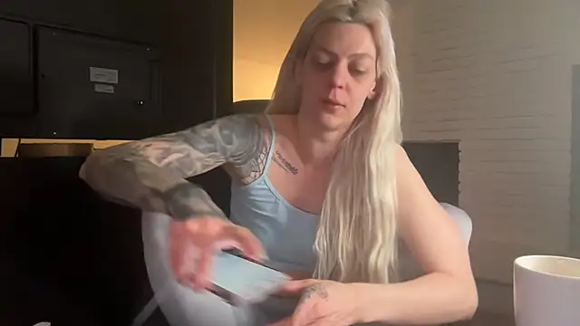 Snapshot of Melina_Diamond chatting on January 8, 2026, 12:35 am Melina Diamond online show from January 8, 2026, 12:35 am