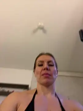 Natalia Fit online show from May 25, 2026, 5:13 am
