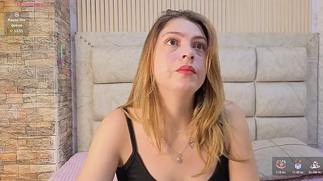 AngieLuxx  online show from December 18, 2025, 12:44 pm