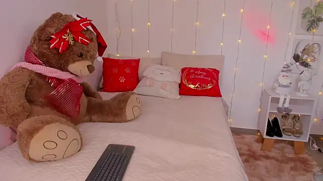 Snapshot of Lily_Hiill7 chatting on December 17, 2025, 6:36 pm Lily Hiill7 online show from December 17, 2025, 6:36 pm