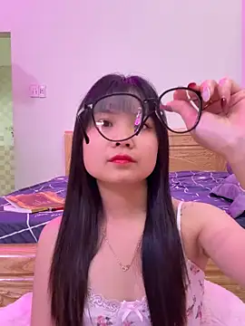 Snapshot of ___KARA___ chatting on March 10, 2026, 7:35 am KARA online show from March 10, 2026, 7:35 am