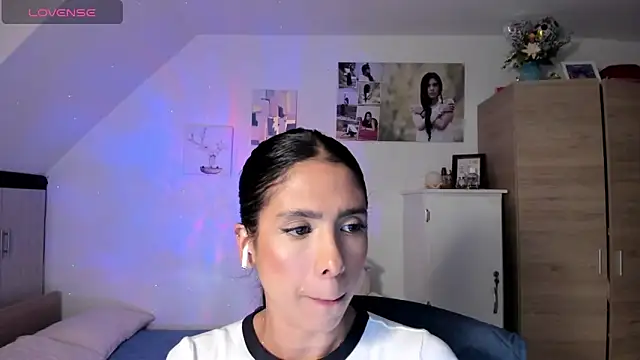 Snapshot of VEROSlen- chatting on March 15, 2026, 4:18 am VEROSlen- online show from March 15, 2026, 4:18 am