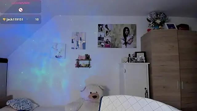 Snapshot of VEROSlen- chatting on July 8, 2026, 3:44 am VEROSlen- online show from July 8, 2026, 3:44 am
