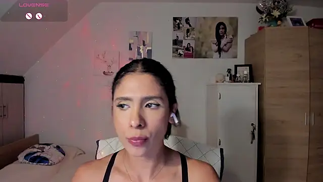 Snapshot of VEROSlen- chatting on August 4, 2026, 3:43 am VEROSlen- online show from August 4, 2026, 3:43 am
