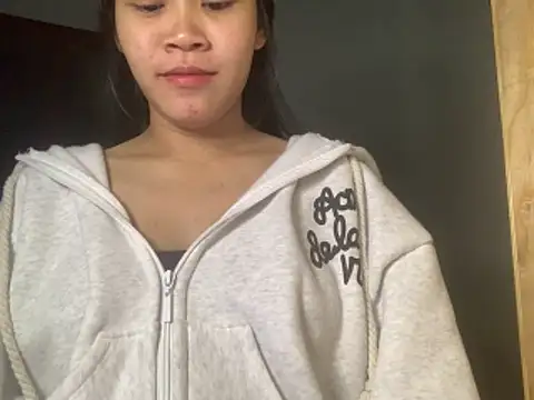 Bitsy2004 online show from December 18, 2025, 4:13 pm