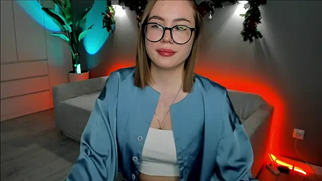 Aurelia Voss online show from December 22, 2025, 6:43 am