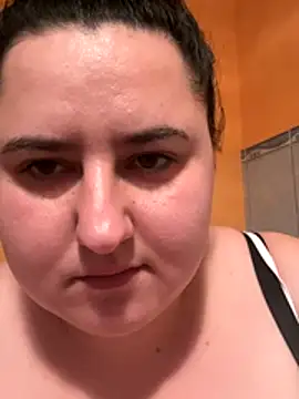 LOVE LIEBE online show from December 17, 2025, 4:35 pm