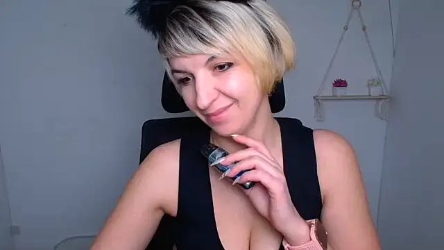 Lana Foxyy online show from February 8, 2026, 7:45 am