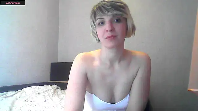 Lana Foxyy online show from April 26, 2026, 7:33 pm
