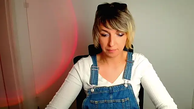 Lana Foxyy online show from May 3, 2026, 1:28 pm