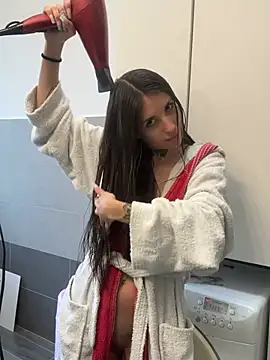 saphirafox online show from April 29, 2026, 9:46 am