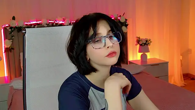 ElenaSomerhalder online show from February 2, 2026, 7:01 pm