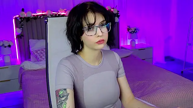 ElenaSomerhalder online show from February 3, 2026, 6:57 pm