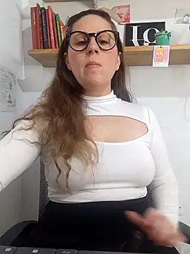 SofiEsteves online show from May 1, 2026, 3:05 pm