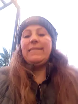 SofiEsteves online show from May 3, 2026, 9:10 pm