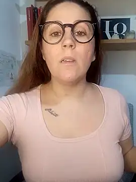 Snapshot of SofiEsteves chatting on May 25, 2026, 4:24 pm SofiEsteves online show from May 25, 2026, 4:24 pm