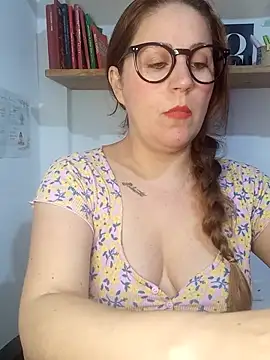 Snapshot of SofiEsteves chatting on June 5, 2026, 12:33 pm SofiEsteves online show from June 5, 2026, 12:33 pm