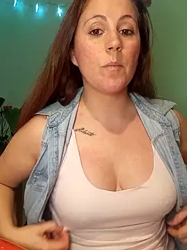 Snapshot of SofiEsteves chatting on June 14, 2026, 8:44 pm SofiEsteves online show from June 14, 2026, 8:44 pm
