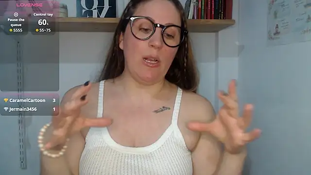 SofiEsteves online show from July 28, 2026, 5:45 pm