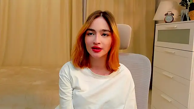 JuIianneDelfino online show from December 18, 2025, 12:11 pm