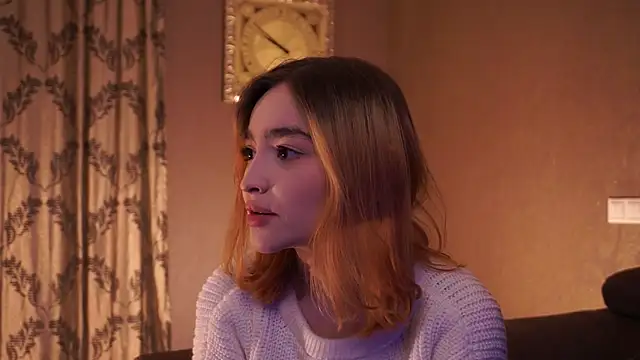 JuIianneDelfino online show from December 22, 2025, 4:26 pm