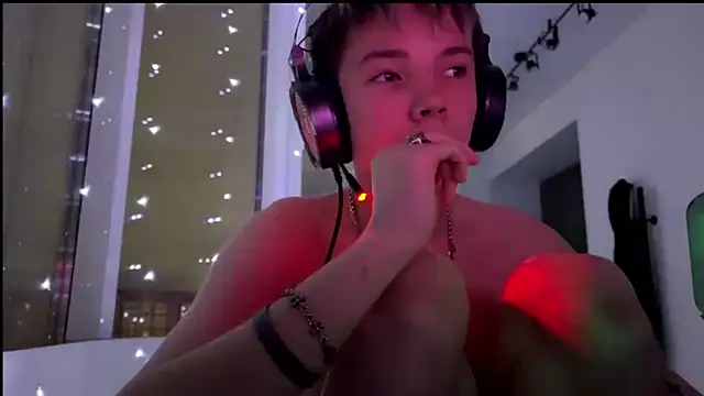 MilesSwanson online show from December 19, 2025, 10:06 pm