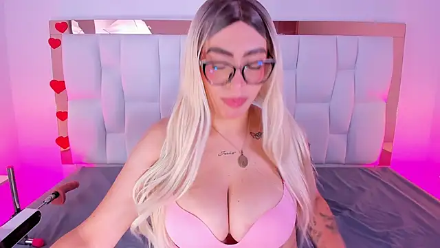 CamilleJuicy  online show from April 25, 2026, 1:03 pm