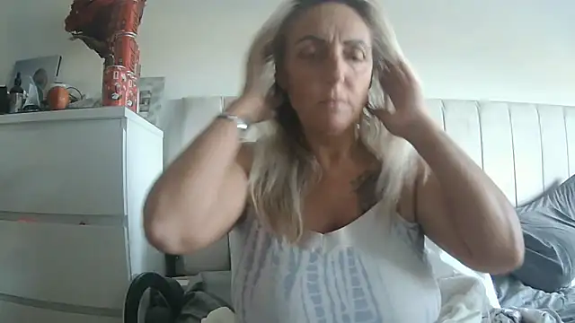 theblondecocklover online show from June 10, 2026, 4:56 am
