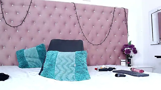 ShantallFoxxie online show from March 21, 2026, 8:19 am